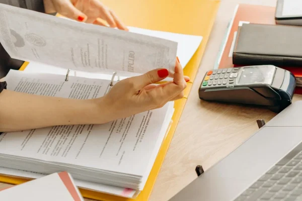 pexels-mikhail-nilov-8296998